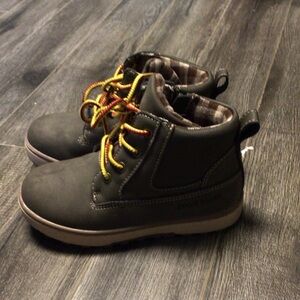 Eddie Bauer Kids Brown Boots with Multicolor Laces